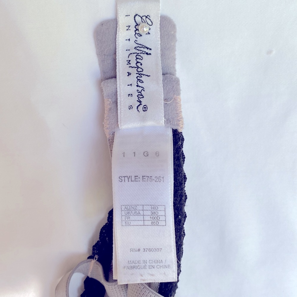 Very Pretty Vintage Elle Macpherson Lace Lined Cream/Black Bra Size G (Large) - Picture 7 of 11